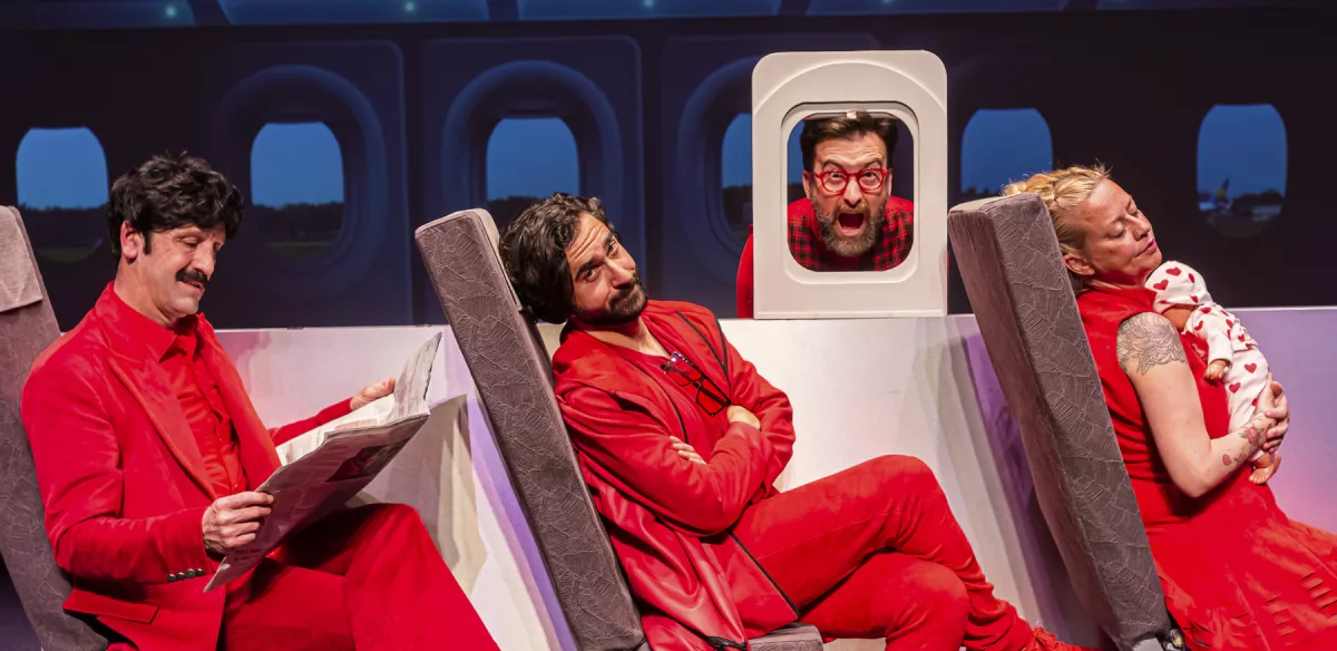 PASSPORT de PRODUCCIONES YLLANA