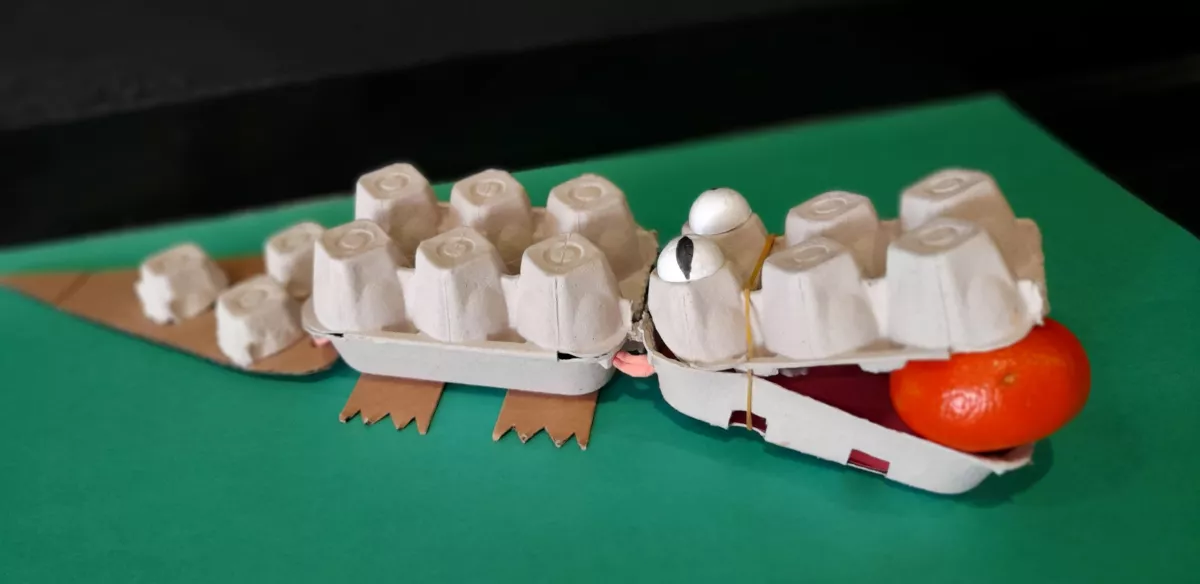 Taller de creación de títeres con material reciclado Construye un cocodrilo . Centro del Títere